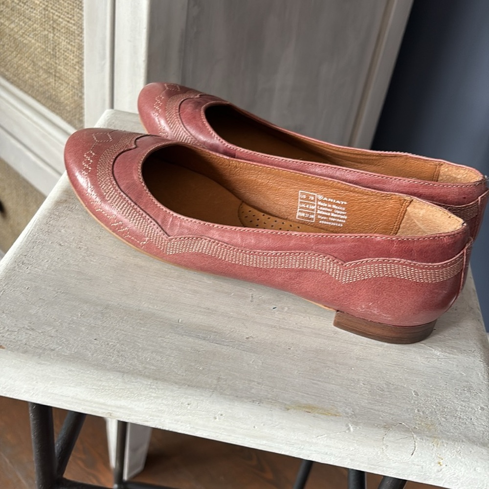 Ariat Women's Flats with Embroidered Detail - Picture 2 of 6